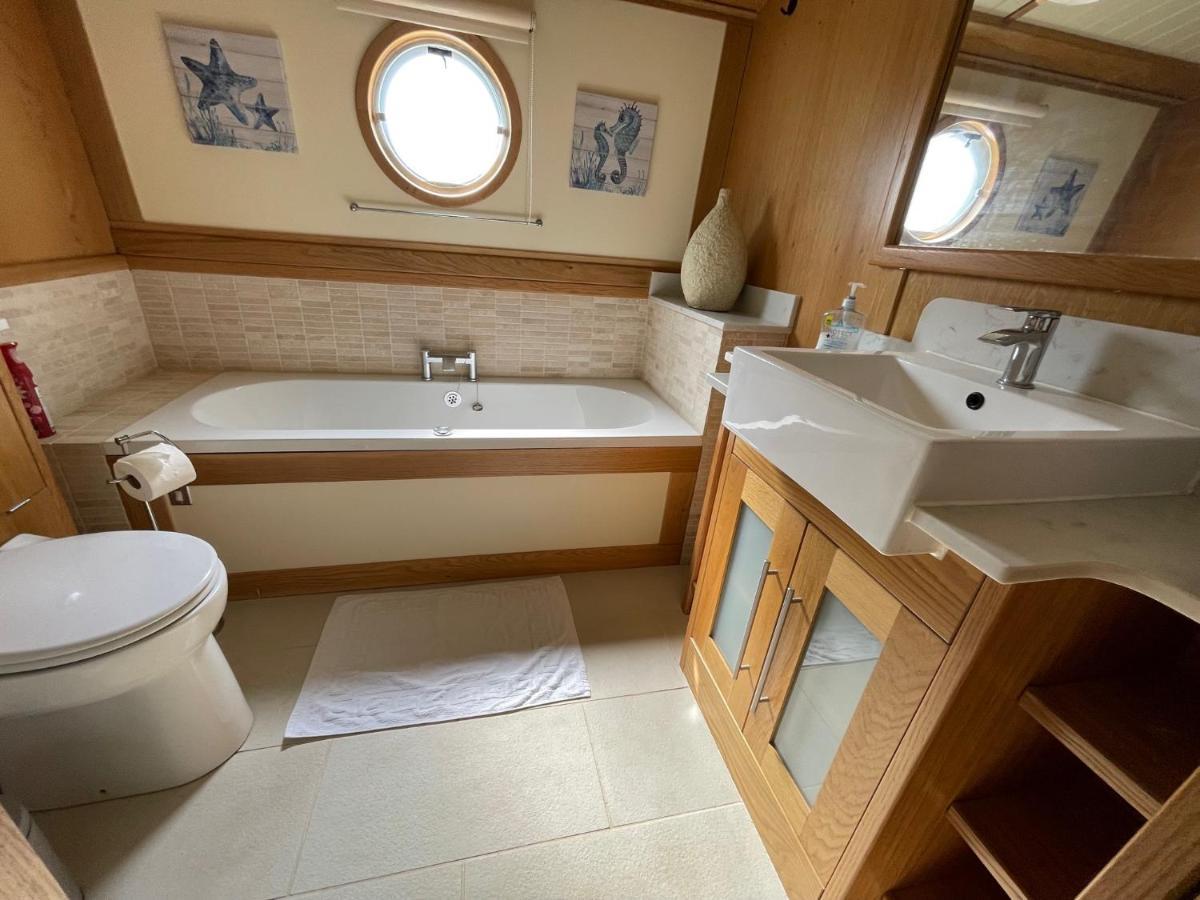 Luxury Boat - The Thistle Dream 억스브리지 외부 사진